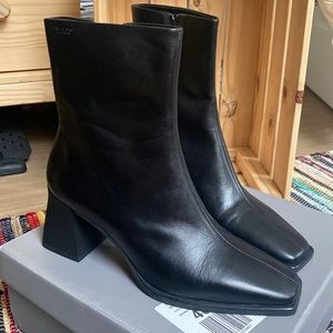 New Vagabond Hedda boots size 9